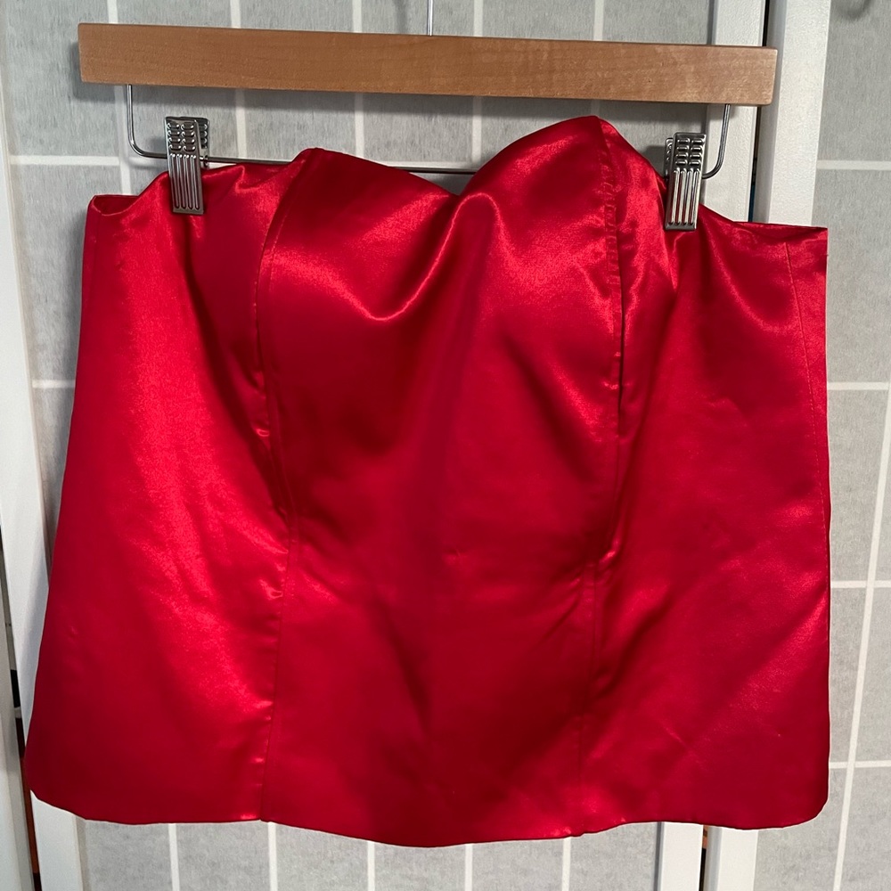 Yosi Strapless Bustier Top, Satin Red, Size Small.